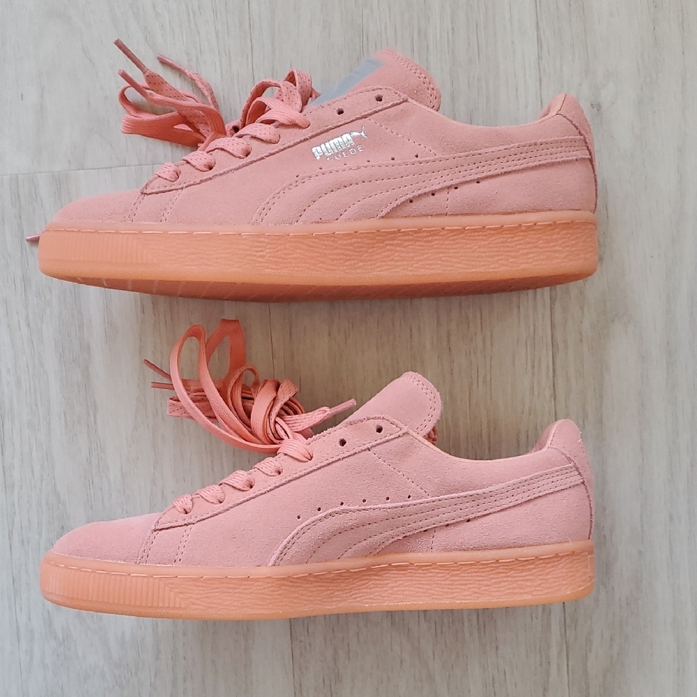 Womens BRAND NEW Puma Suede Classic Mono Reflective - Desert Flower Silver